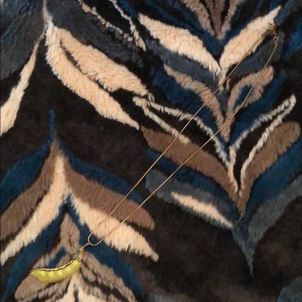 Unique Pearl Pea Pod Necklace